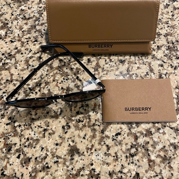 Burberry Unisex Round Sunglasses B4280 Black Frame with Brown Lenses New w/ Flaw - Picture 7 of 16